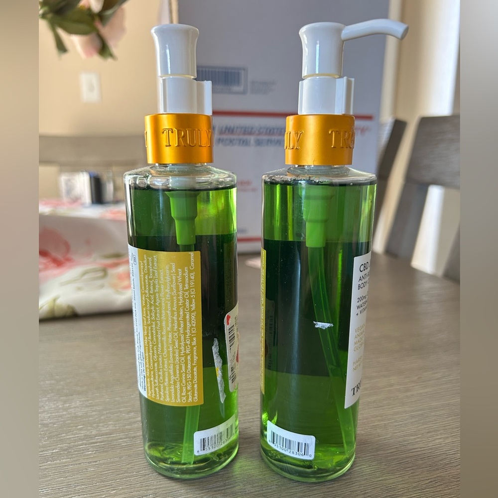 TRULY Jelly Anti-Blemish Body Cleanser - Picture 3 of 3